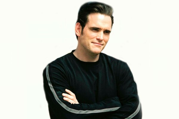 Matt Dillon in schwarz auf weißem Hintergrund