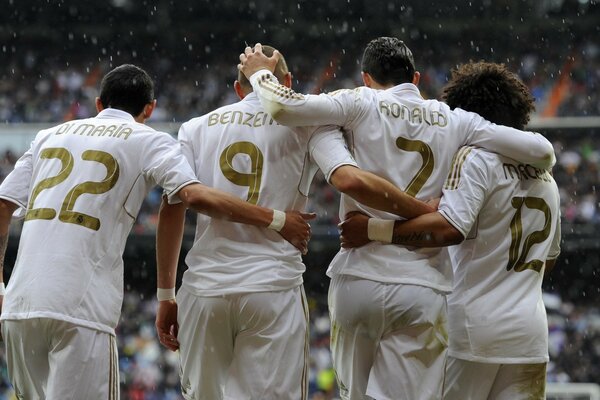 Die Rückseiten der Fußballer des Teams Real Madrid. nach dem Spiel