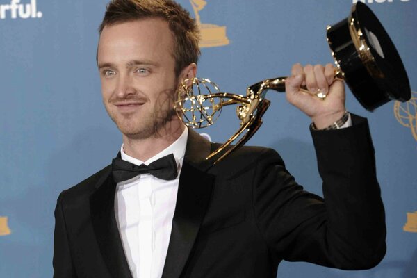 Aaron Paul recibe su premio