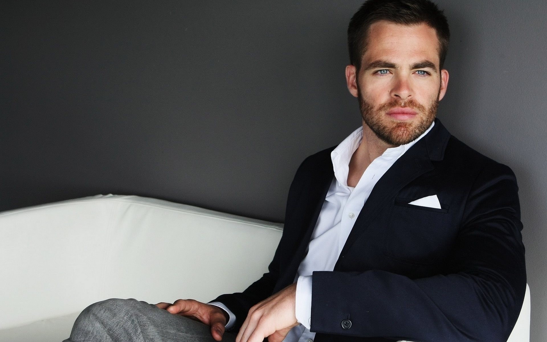 yeux bleus chris pine swat veste