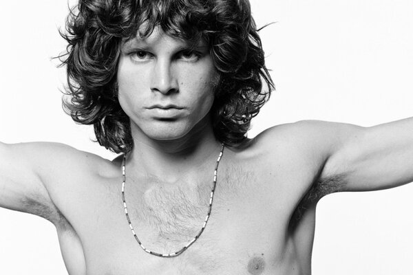 Jim Morrison posiert für einen Fotografen