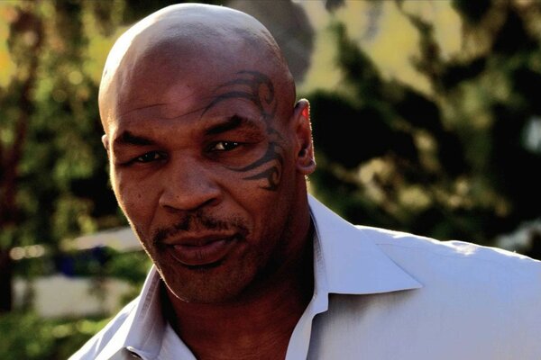 Tyson con il tatuaggio originale sul viso