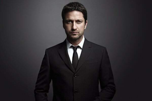 Actor disfrazado de Gerard Butler