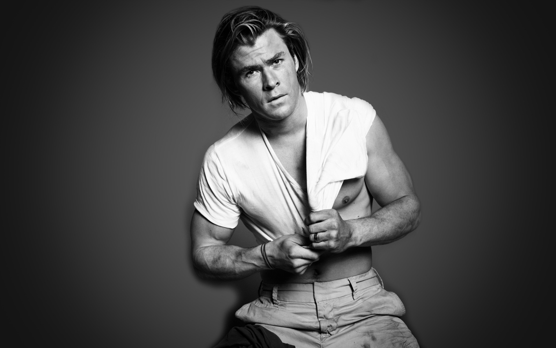 chris hemsworth servizio fotografico bw