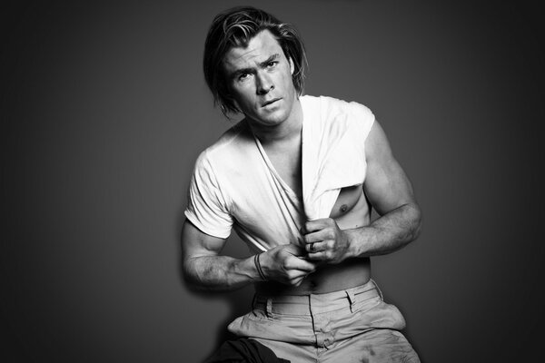 Photo session with Chris hemsworth bw