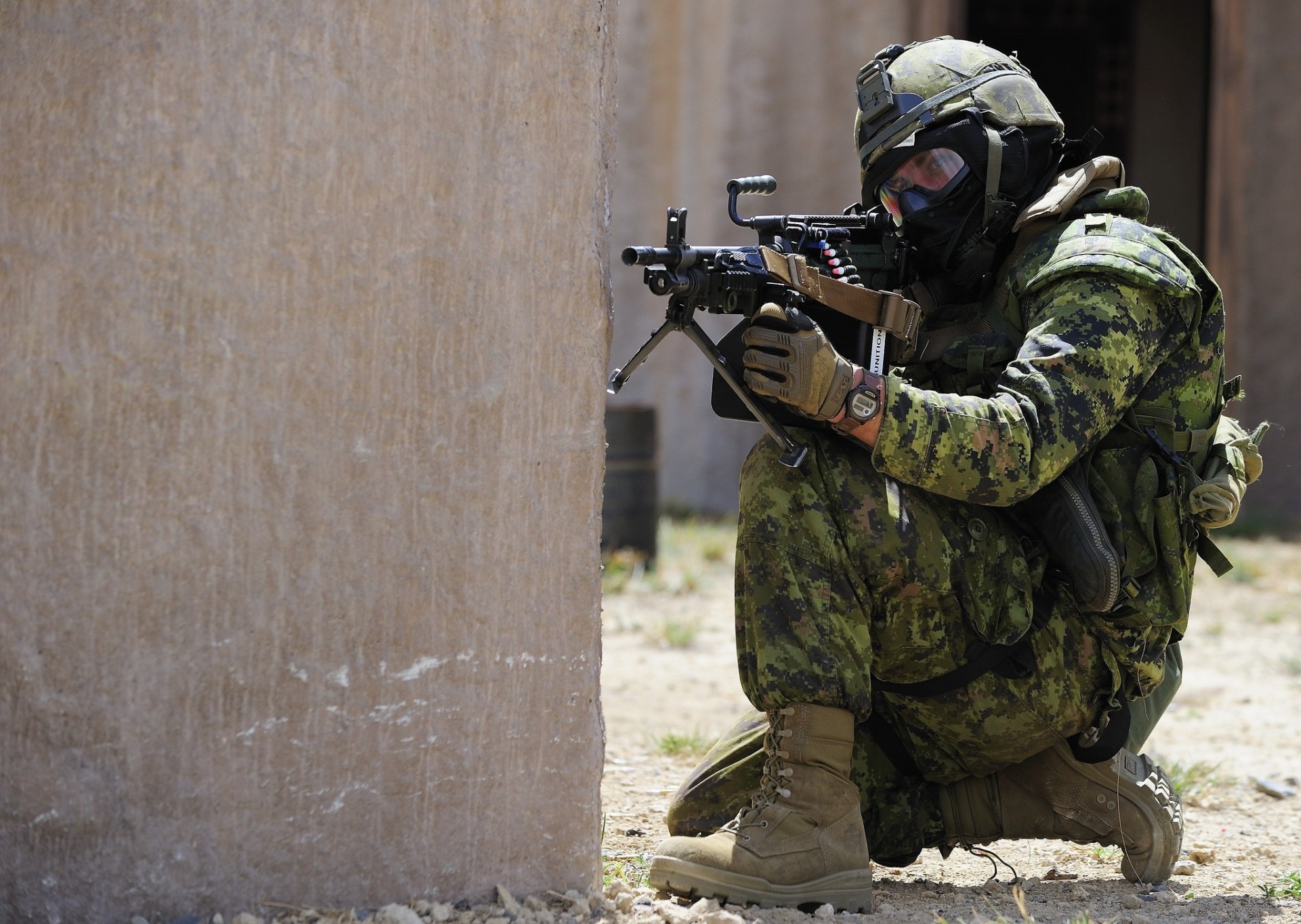 ametralladora armas soldados ejército camuflaje