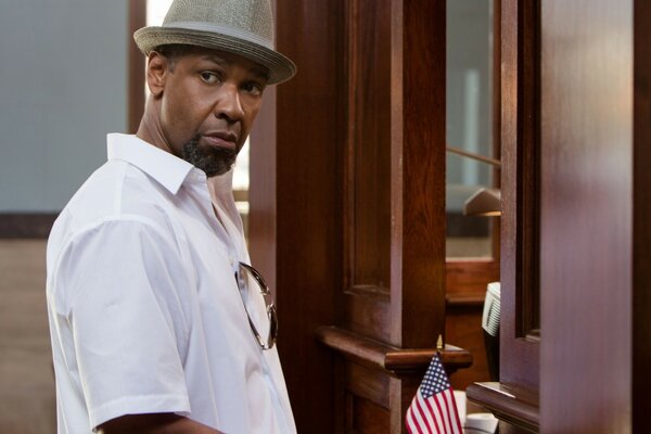 Portrait of Denzel Washington with the US flag