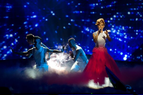 La chanteuse se produit au concours Eurovision de la chanson