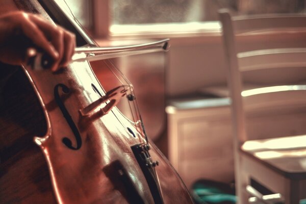 Playing melodies on the cello