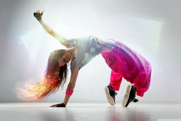 Girl in pink pants dancing break