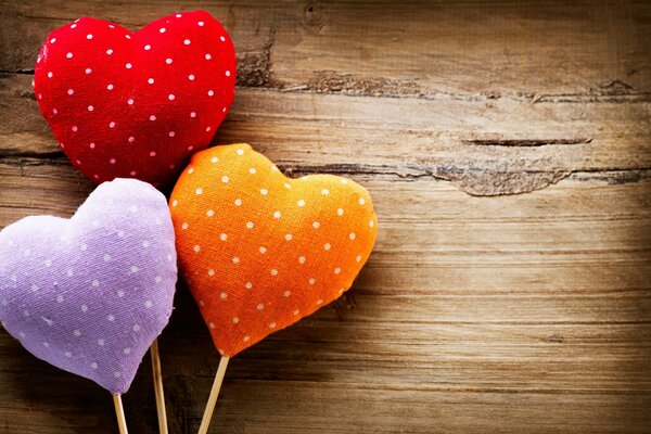 Bunte Herzen zum Valentinstag