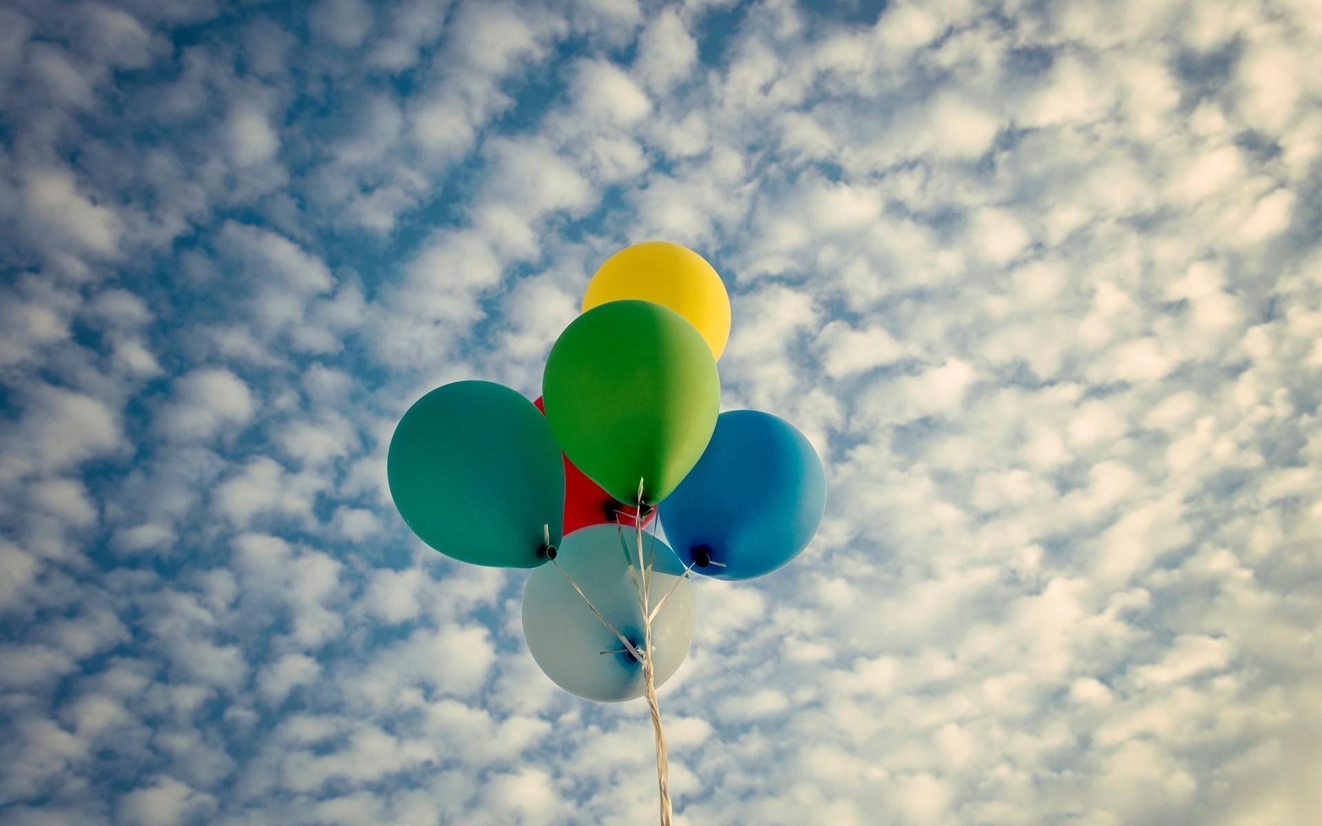 widescreen palloncini a schermo intero umore nuvole sfondo carta da parati cielo palloncini luminoso colori