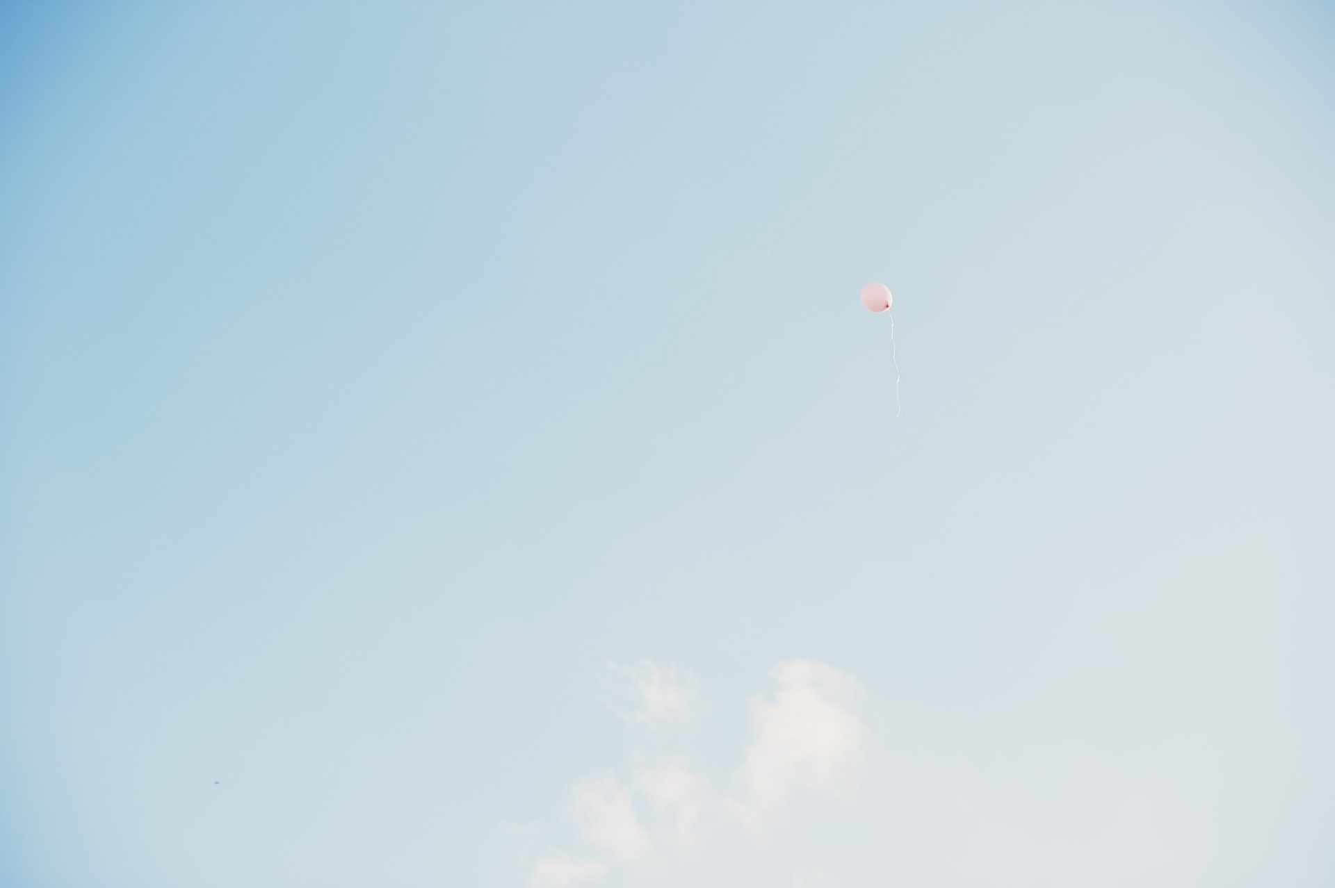 himmel mutter wolke sonnig blau rosa hochzeit ballon minimalismus