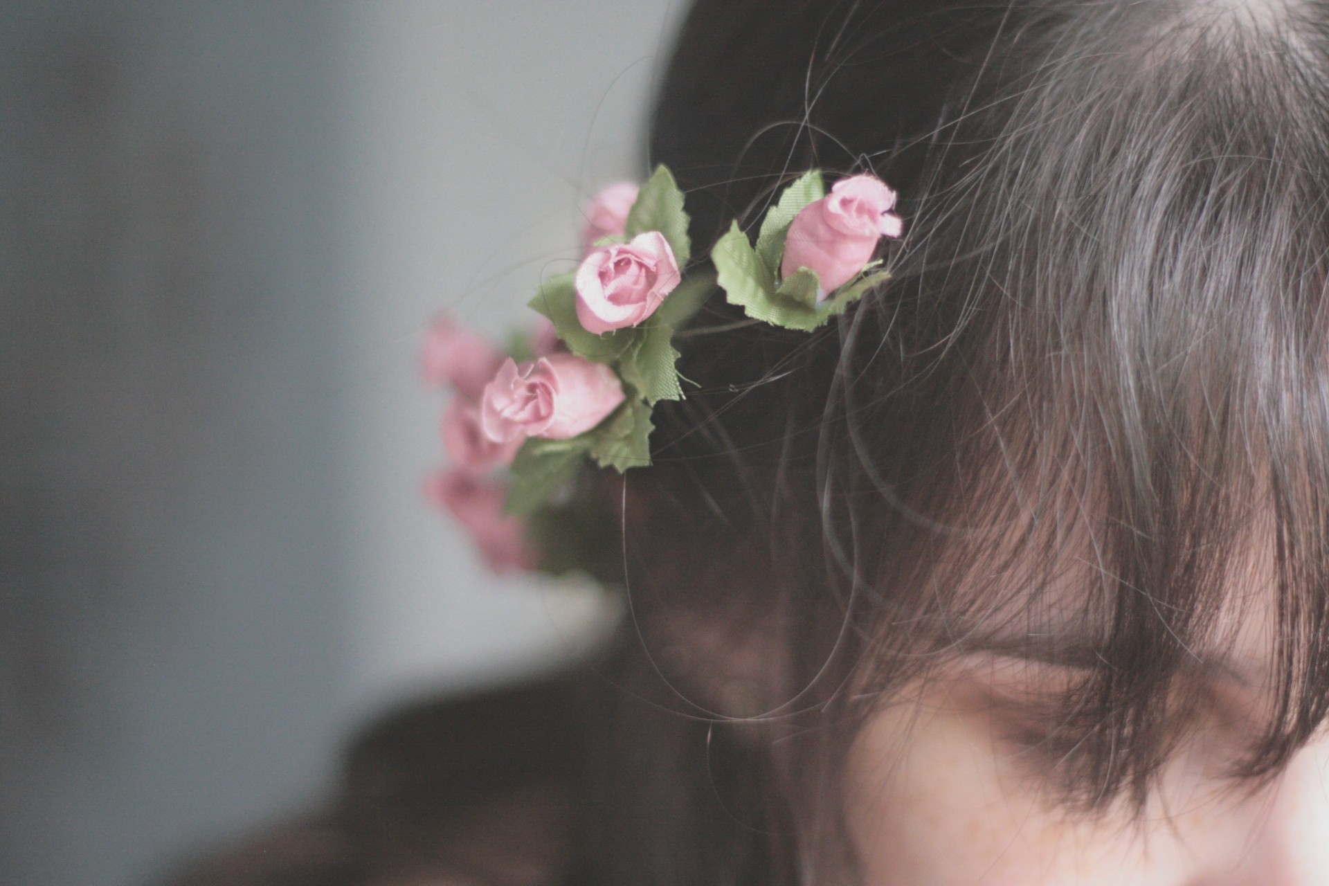 humeur fille fleurs cheveux