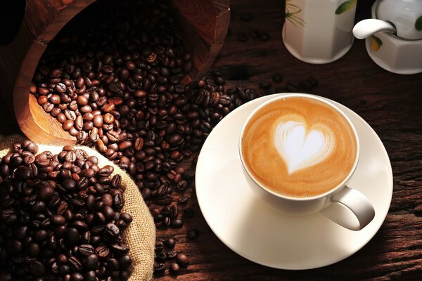 Bodegón con taza de café y granos de café