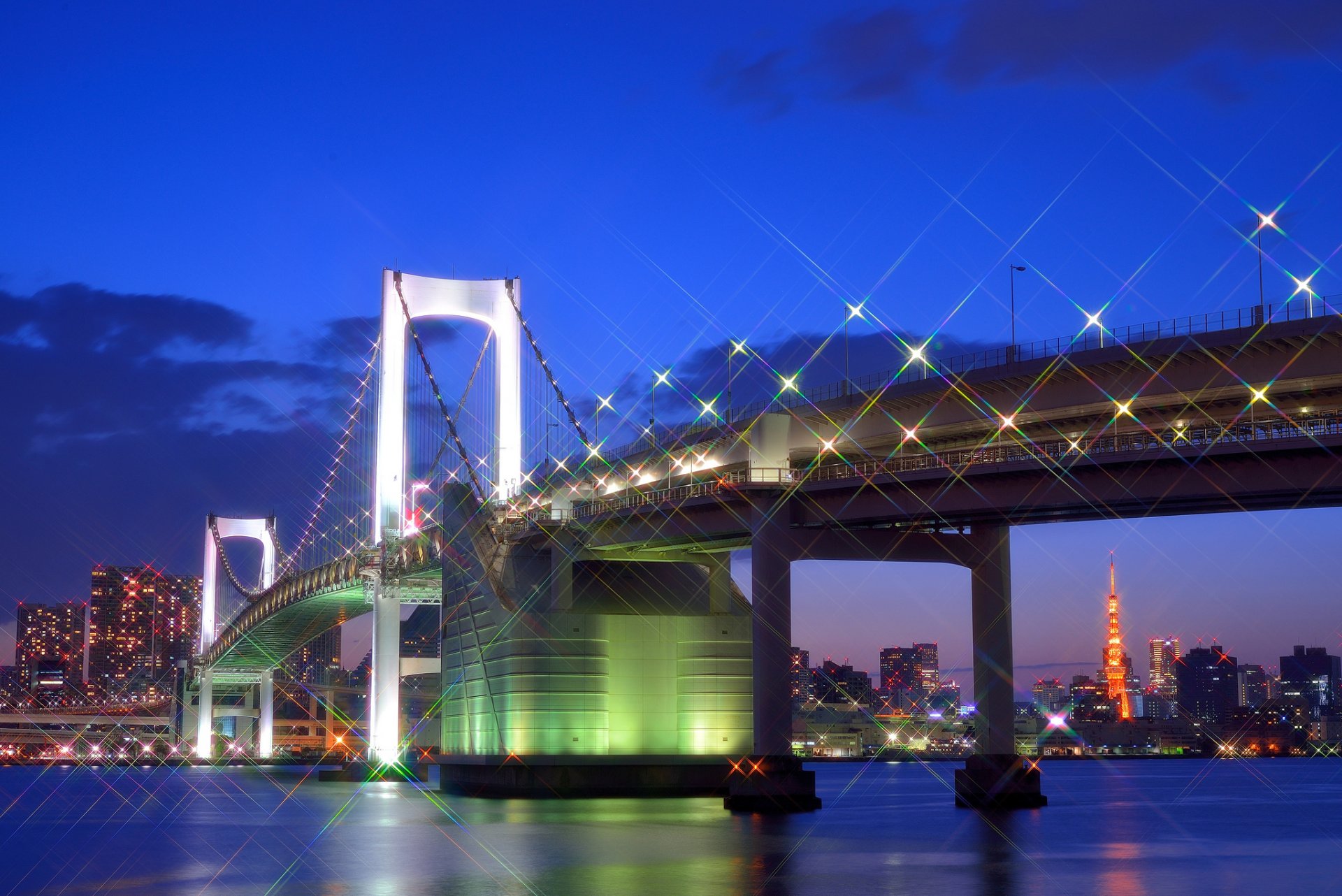 japon tokyo capitale capitale métropole pont lumières éclairage lanternes éblouissement baie maison bâtiment nuit bleu ciel nuages