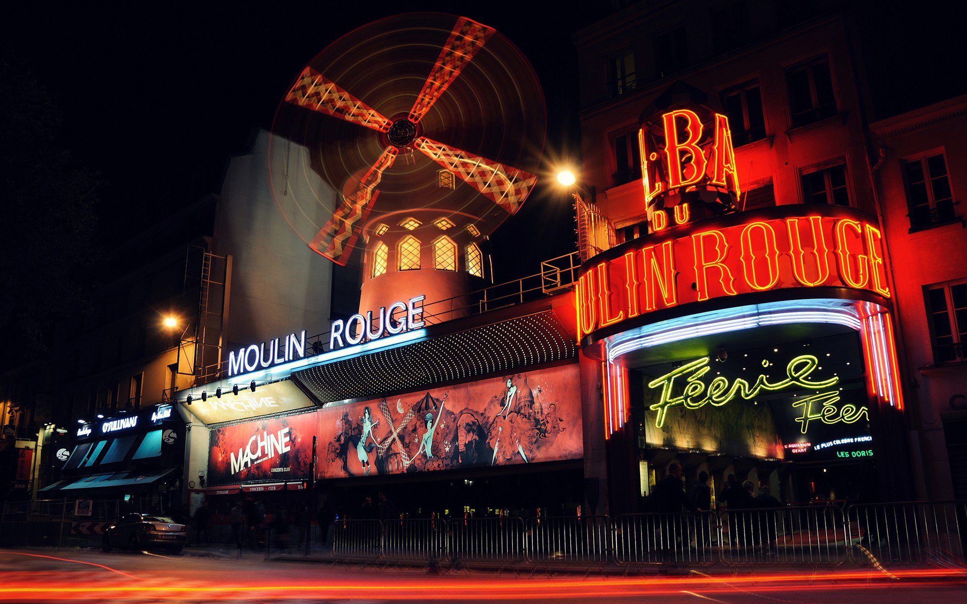 ville paris france moulin rouge fr. littéralement le moulin rouge célèbre classique cabaret en paris construit 1889 une des attractions française capitale incendiaire cabaret