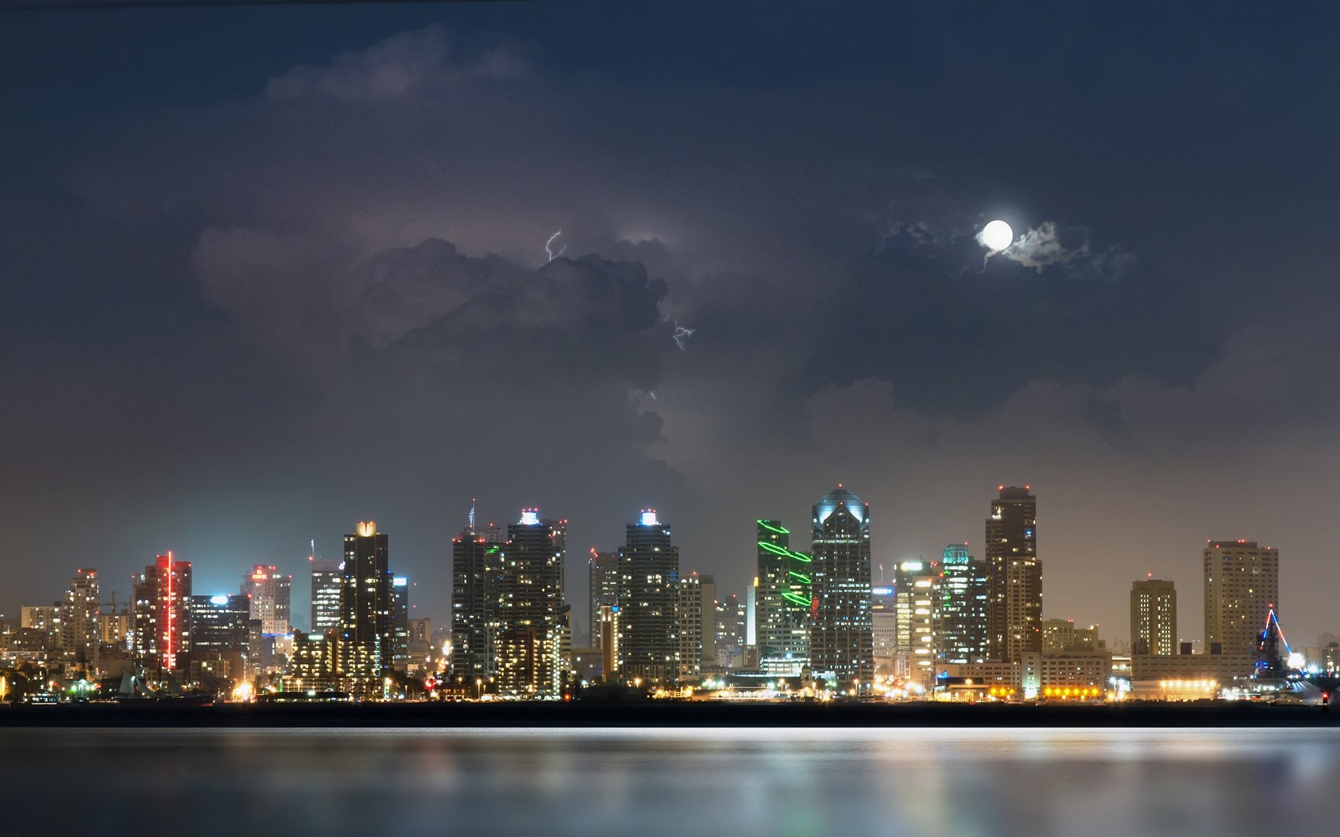 san diego ville nuit rivière eau lumières lune nuages orage foudre gratte-ciel