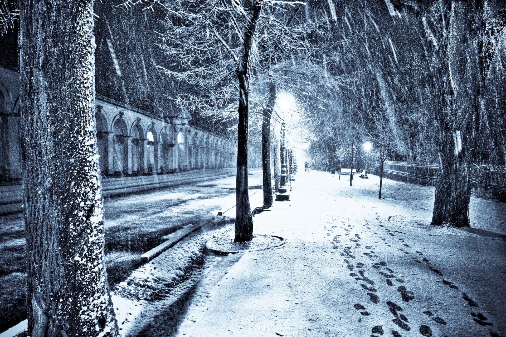 ciudad noche calle nieve aleika linternas