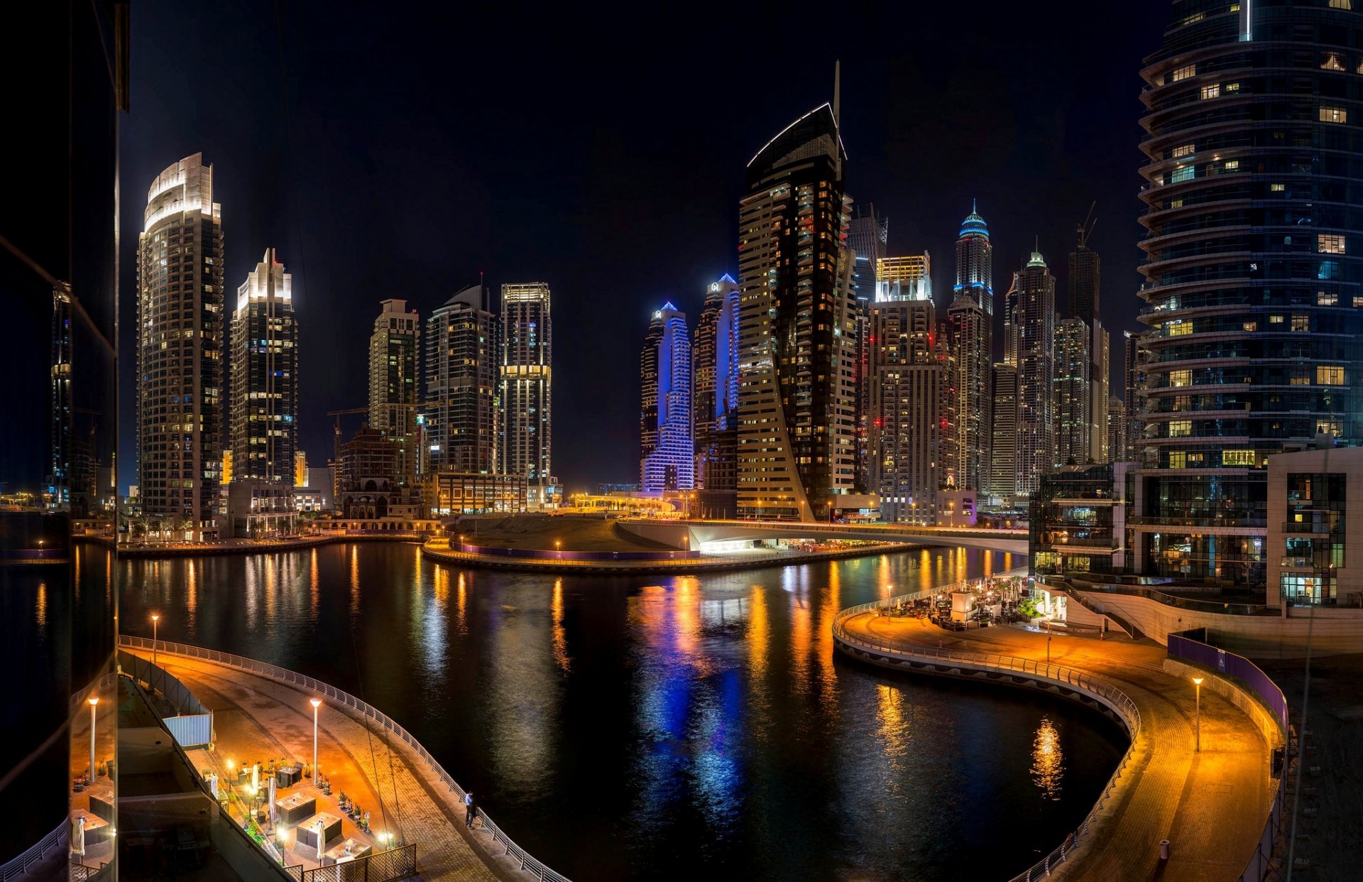 dubai vereinigte arabische emirate stadt nacht gebäude wolkenkratzer hochhäuser meer straße brücke