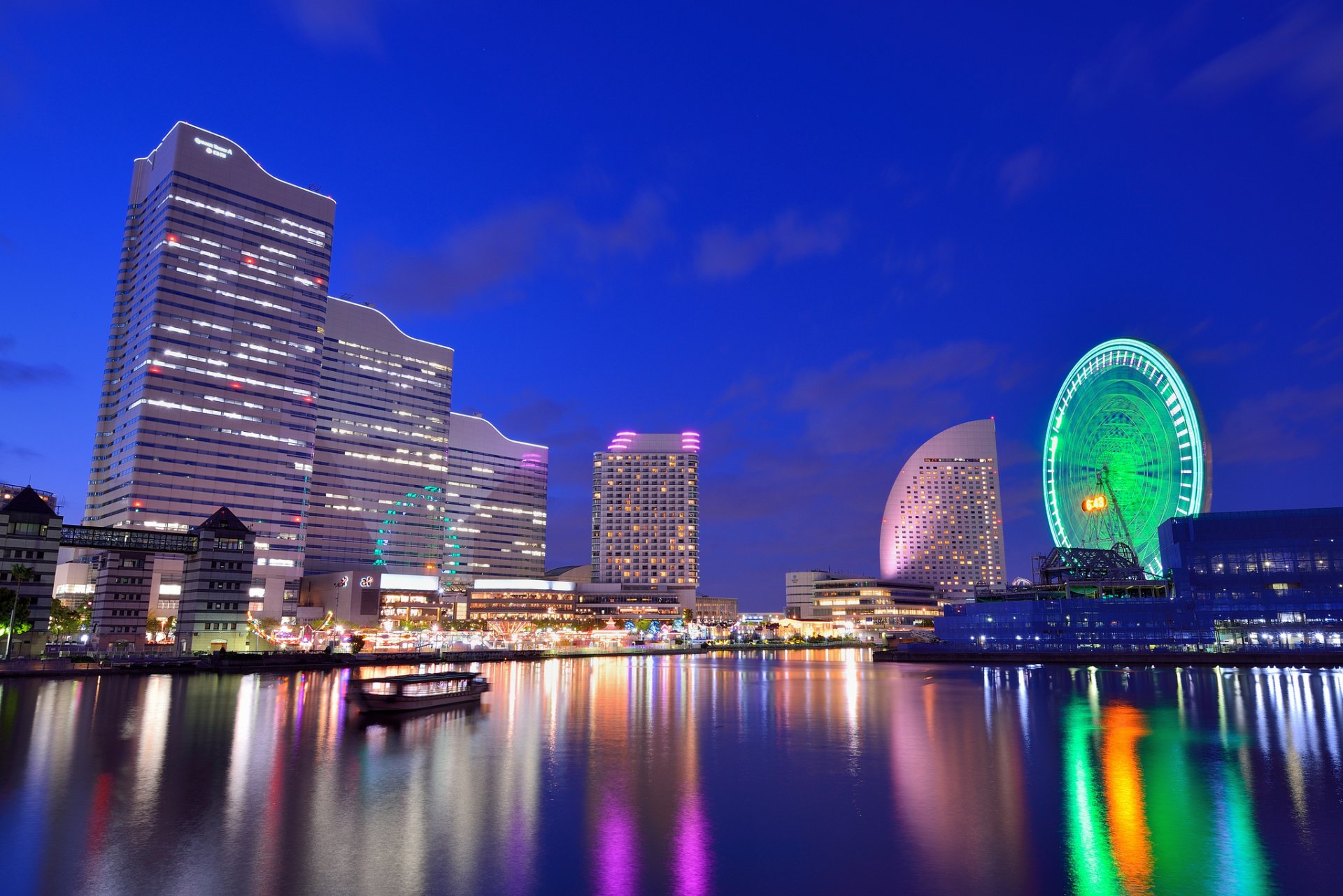 giappone yokohama yokohama metropoli edifici case ruota panoramica notte blu cielo luci retroilluminazione baia riflessione