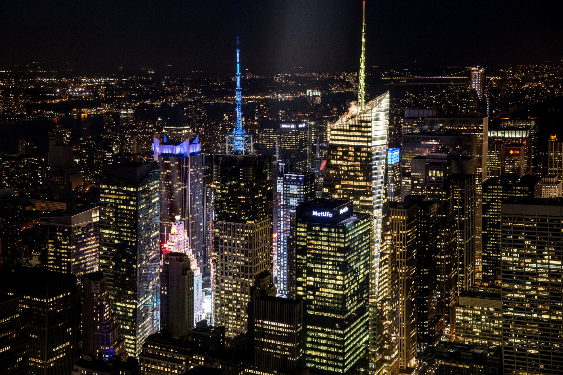 new york états-unis ville nuit gratte-ciel bâtiments maison lumière éclairage panorama