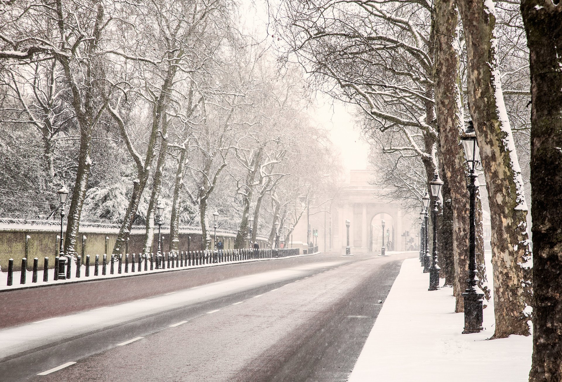 londres inglaterra carretera invierno nieve árboles linternas