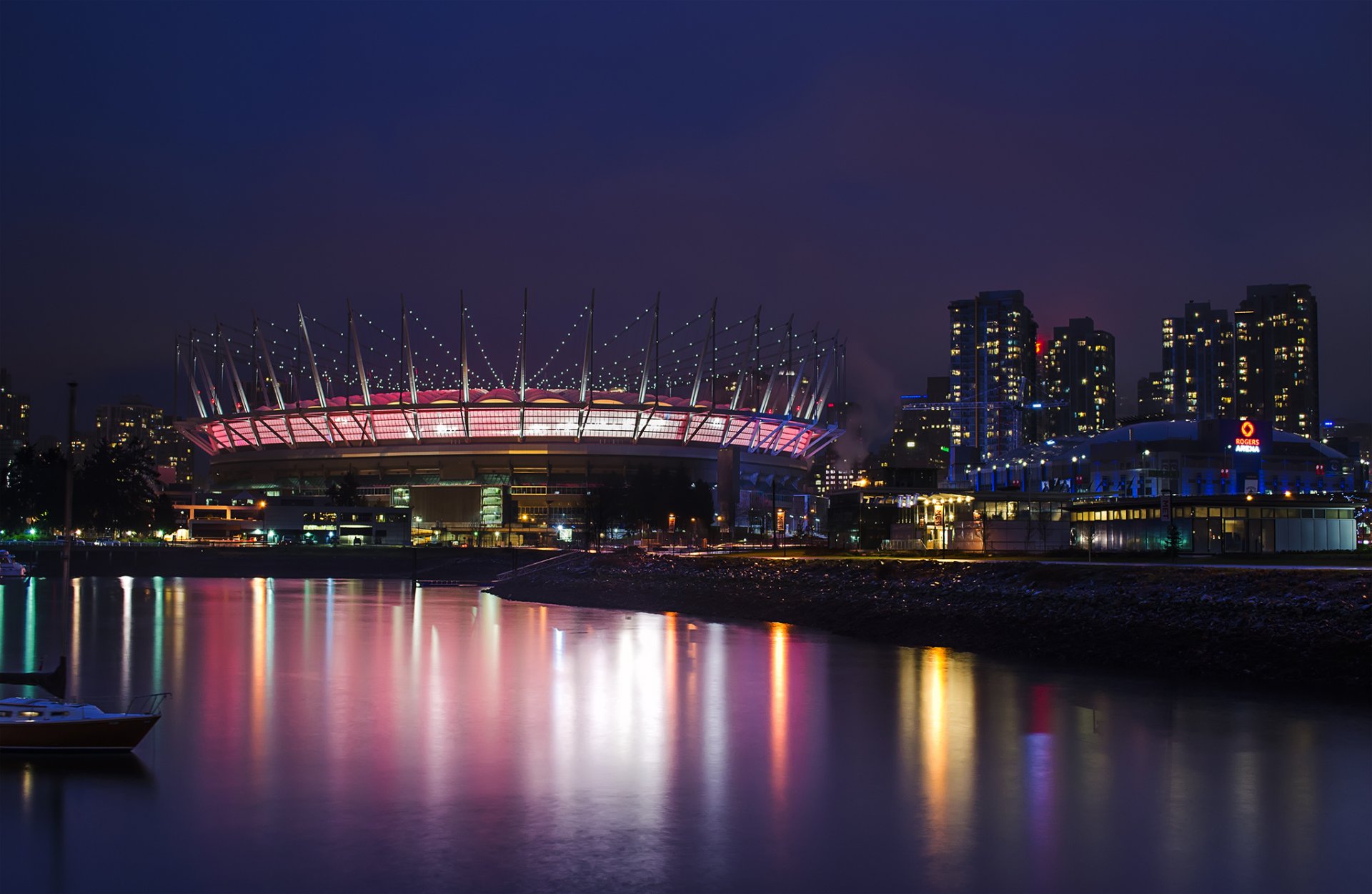 vancouver canada british columbia città notte viola cielo case illuminazione grattacieli edifici stadio retroilluminazione baia riflessione