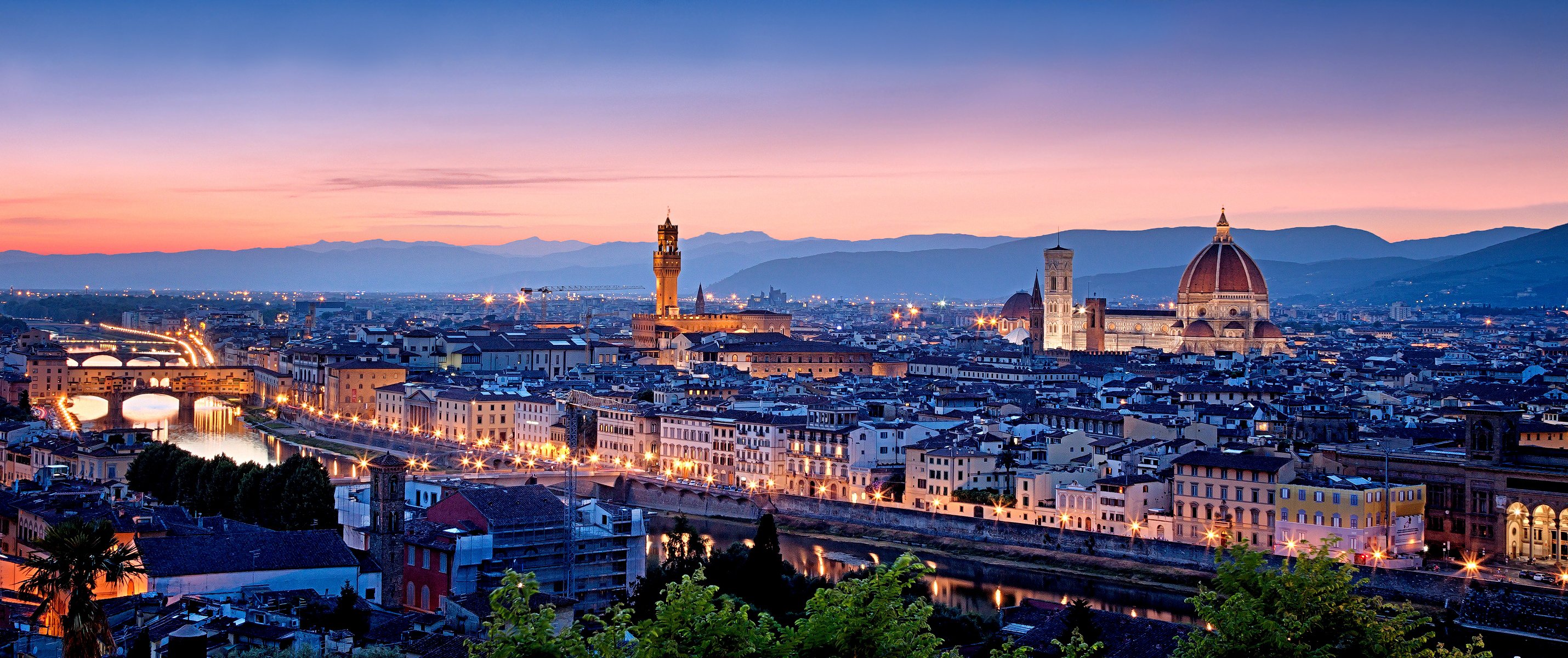 firenze флоренция тоскана италия ла cattedrale санта-мария-дель-фьоре палаццо веккьо санта-мария-дель-фьоре город вечер закат собор дворец дома здания мосты огни природа панорама