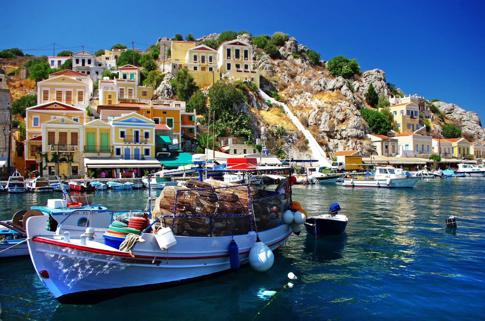 grèce mer bateaux cargaison nature montagnes maisons