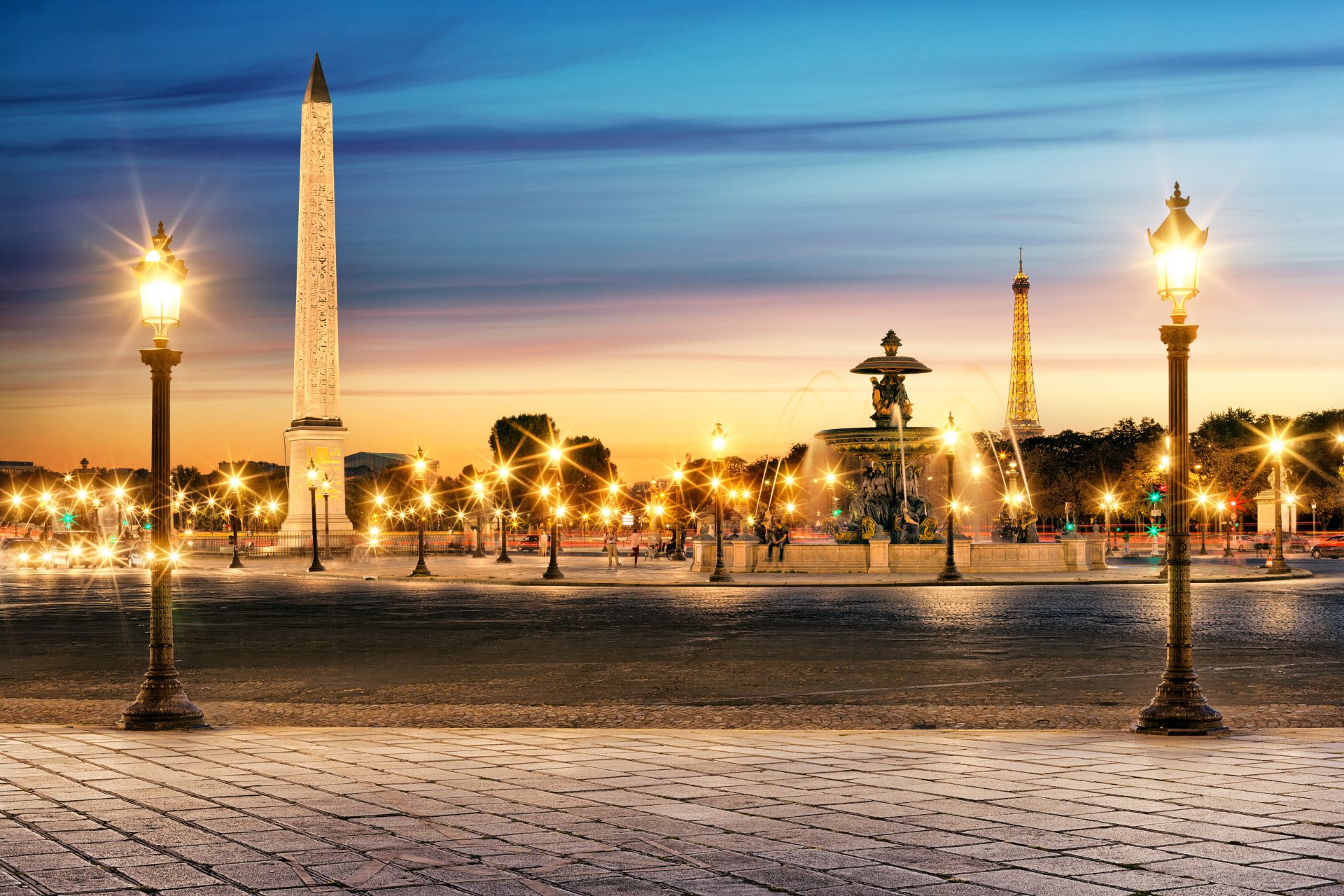 place de la concorde obélisque de louxor la tour eiffel paris france place de la concorde place de la concorde luxor obelisk fountain eiffel tower city lanterns evening people lighting