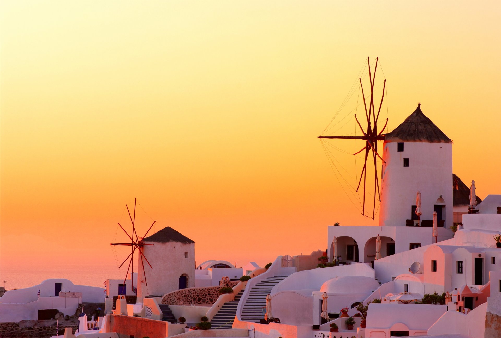 grecia oia santorini ciudad molinos de viento noche puesta de sol casas