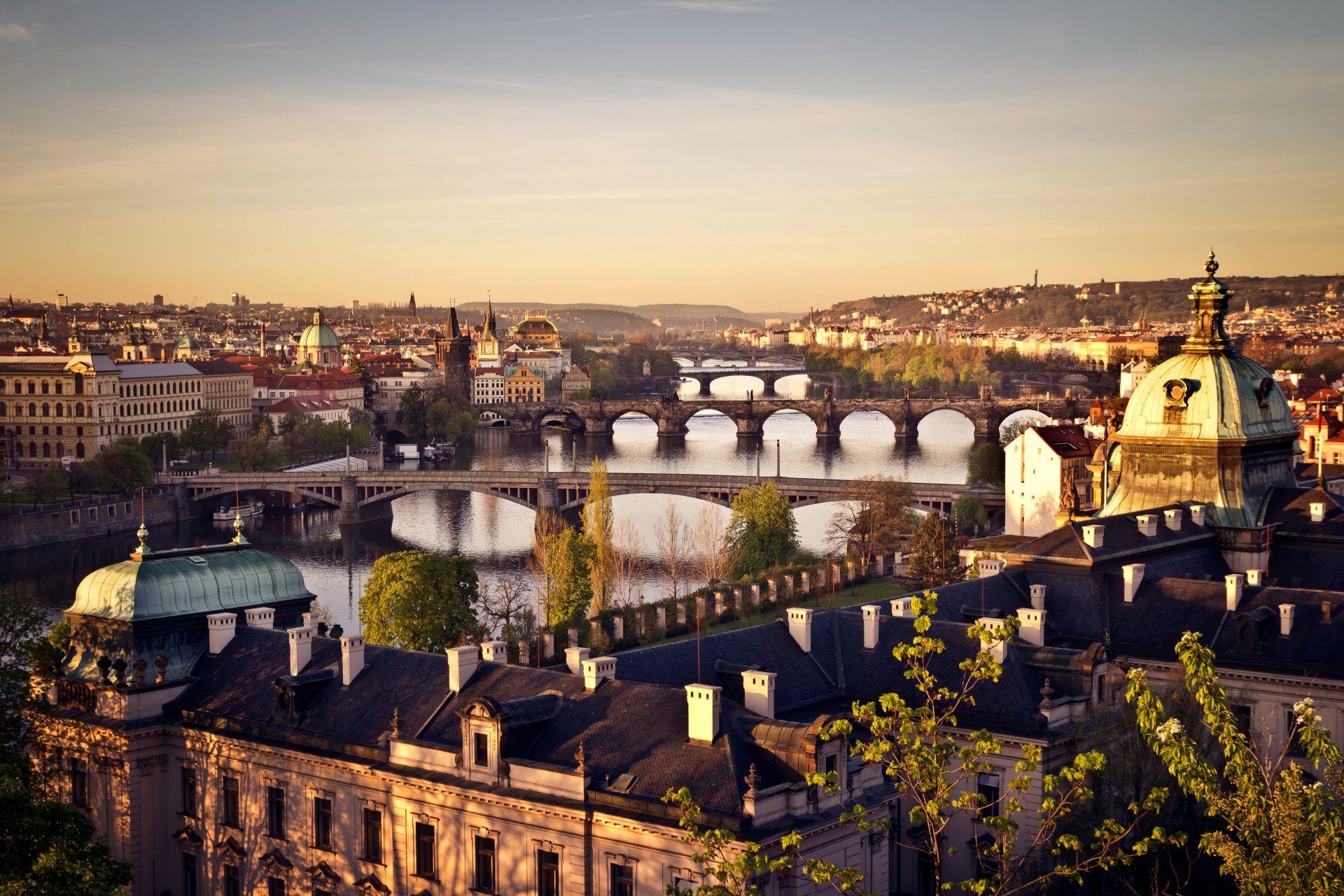 česká republika czech republic prague praha town bridges river vltava panorama dawn house buildings tree roof