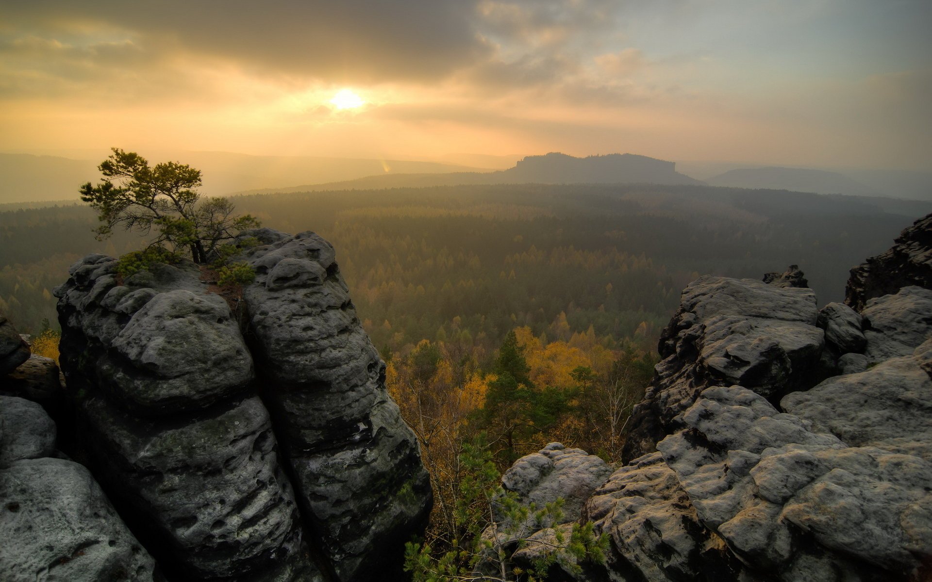 montagnes paysage ciel coucher de soleil