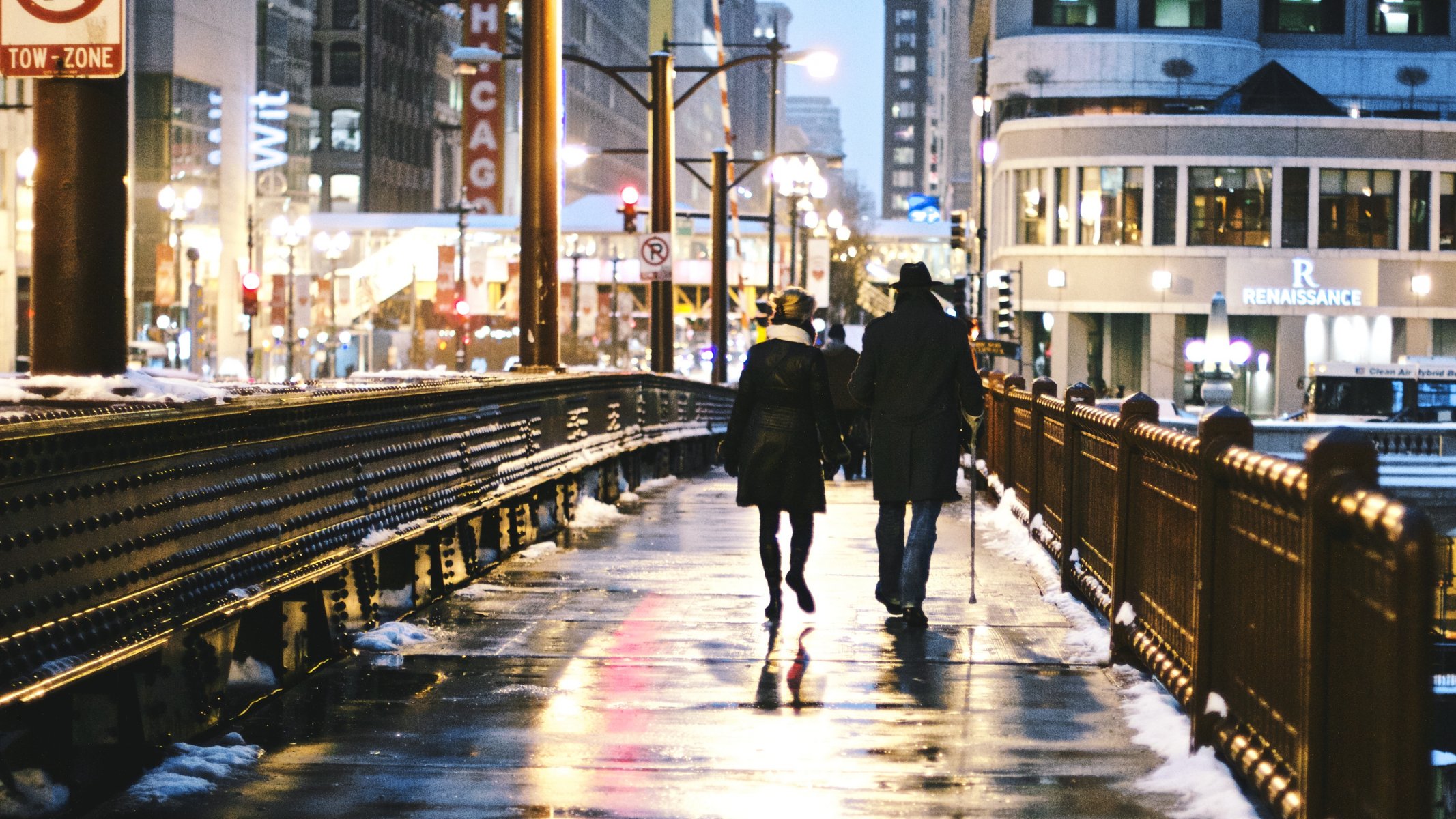 soir rue hiver gens homme femme froid chicago lumières lanternes