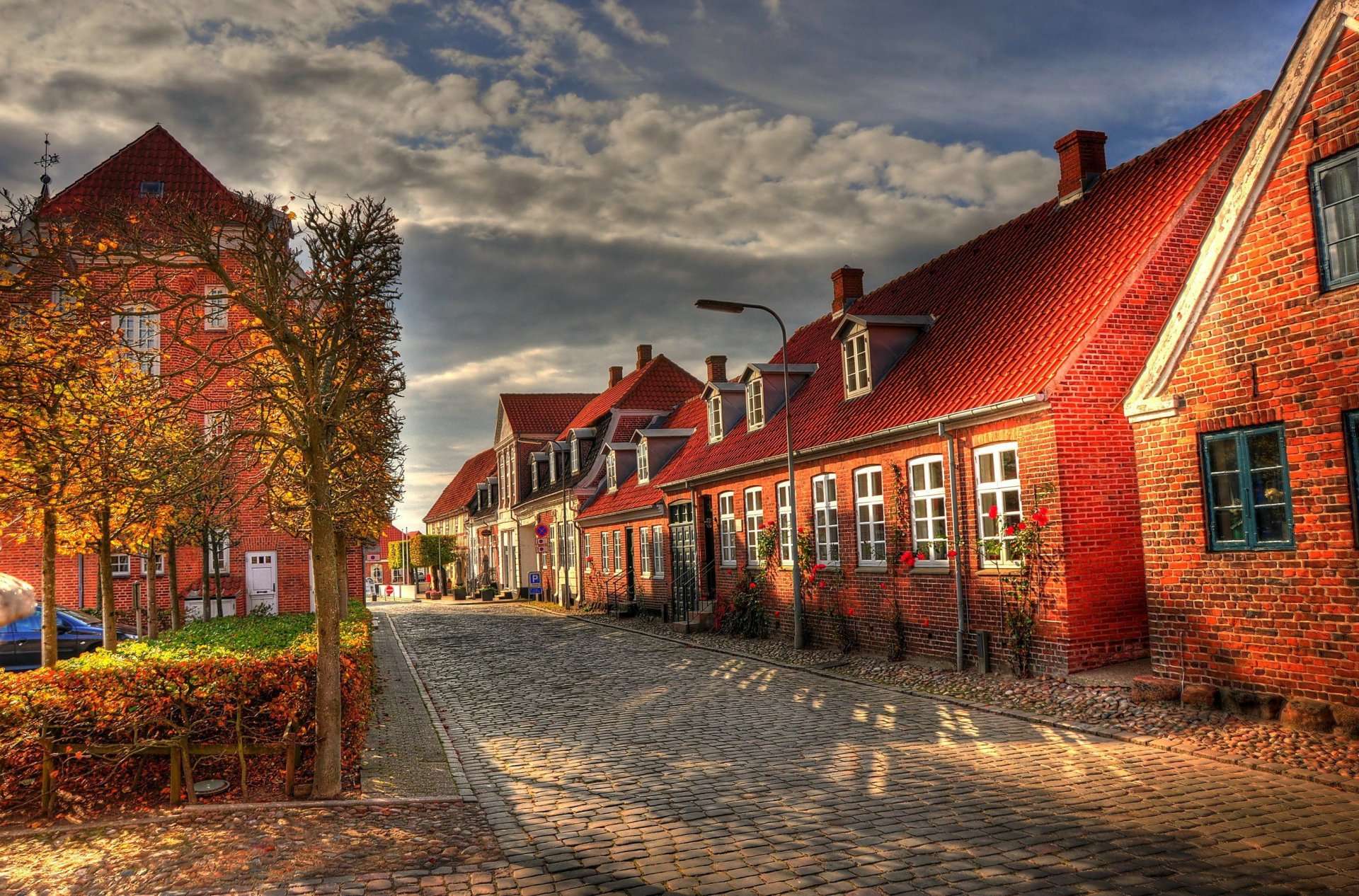 morgen häuser straße straße gasse häuser europa gebäude herbst wolken pflastersteine pflastersteine