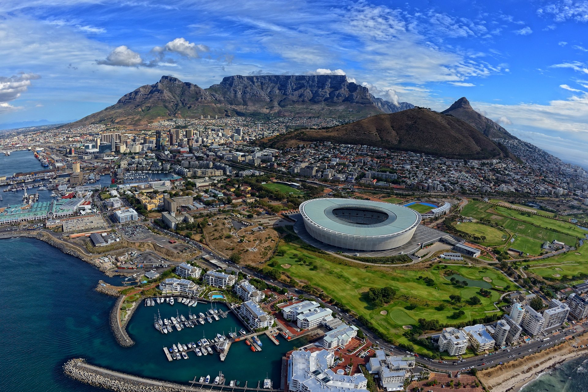 afrique du sud afrique du sud afrique du sud ville le cap côte atlantique baie de la cantine montagne de la table montagnes maisons stade mer océan bateaux yachts hiver février richard steed par rivertay loin pendant un certain temps