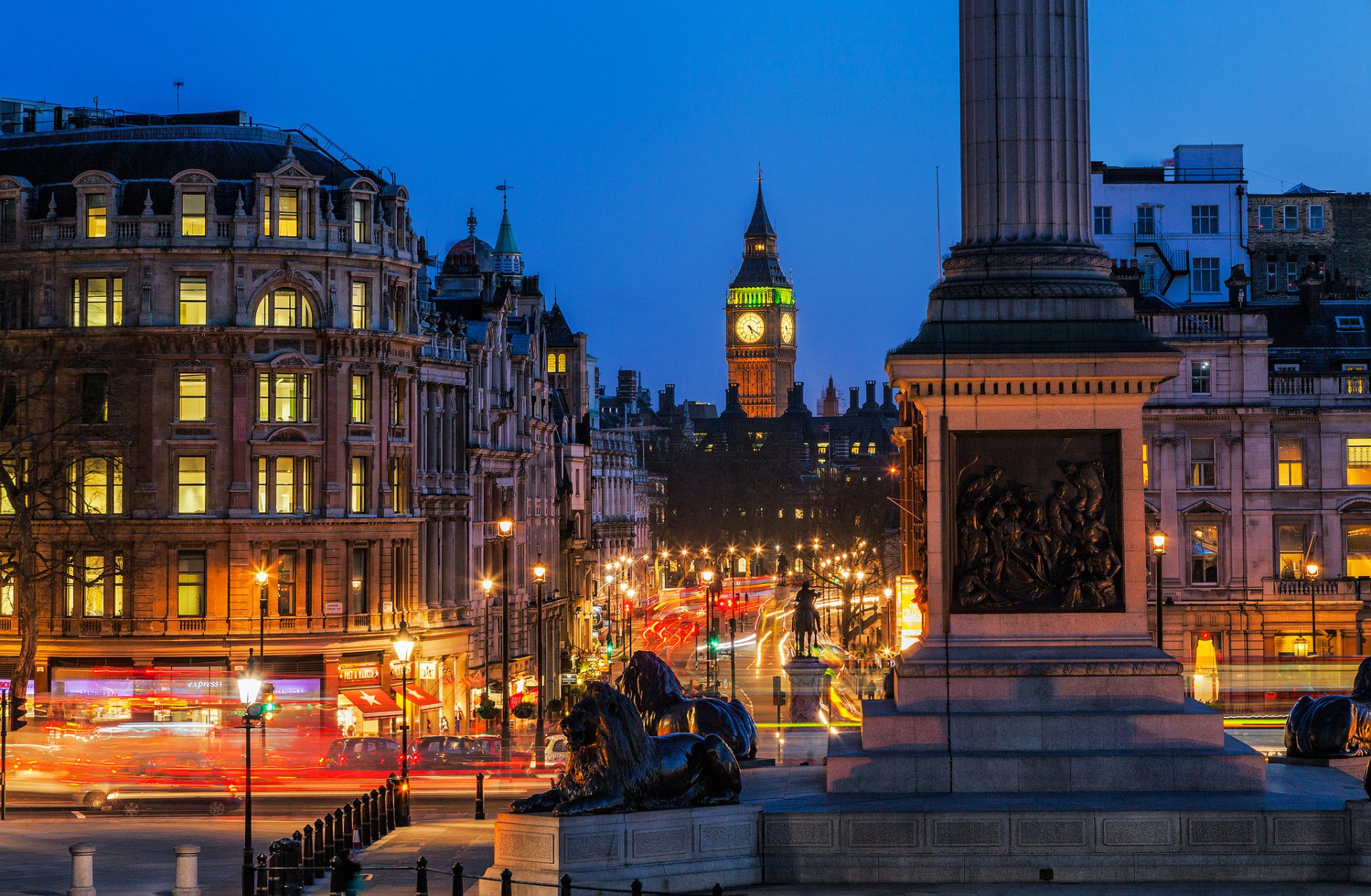 london whitehall straße straße trafalgar square nelson-säule big ben big ben england großbritannien stadt nacht lichter belichtung laternen gebäude architektur wahrzeichen