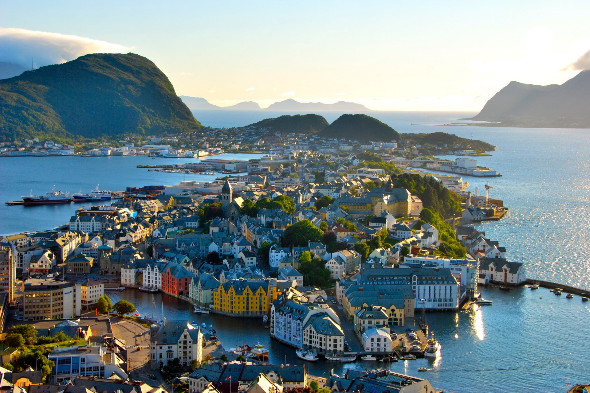 norwegen stadt architektur häuser landschaft berge meer bäume