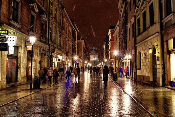 Pologne. Cracovie. Rue du soir