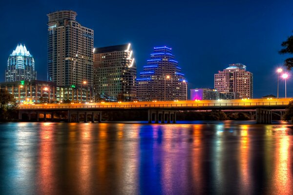 Luces multicolores de la noche de Austin