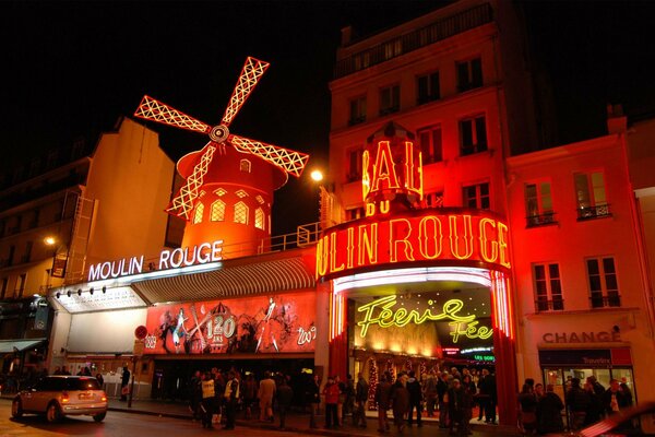 Nocny Moulin Rouge