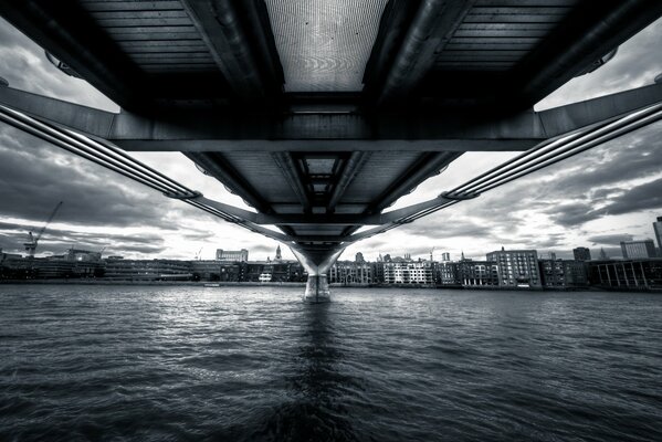 Millennium Bridge in black and white