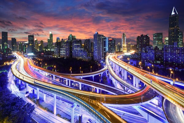 Autostrada luminosa Dell Asia dall altezza dei grattacieli