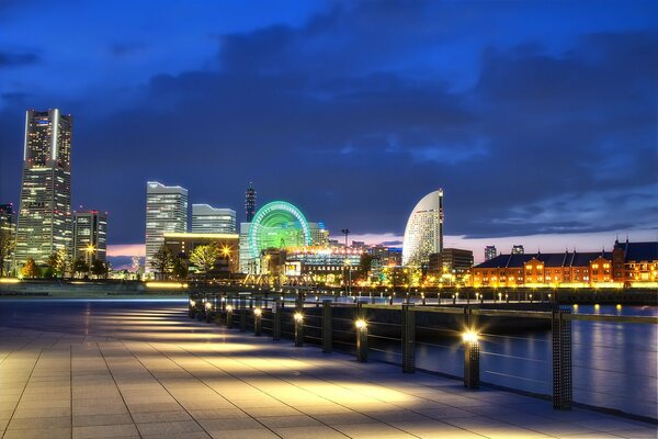 Vista del puerto de Yokohama por la noche