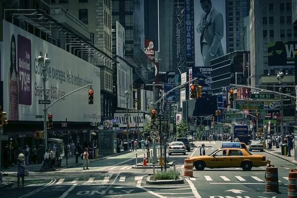 Autos und Straßen am Times Square