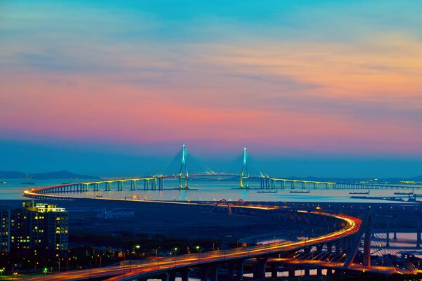 Bellissimi ponti della Corea. Città notturna