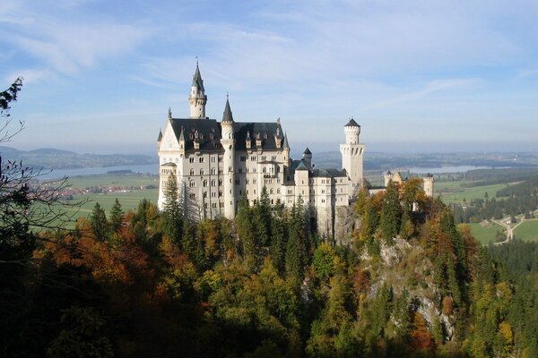 Widok zamku Neuschwanstein w Niemczech