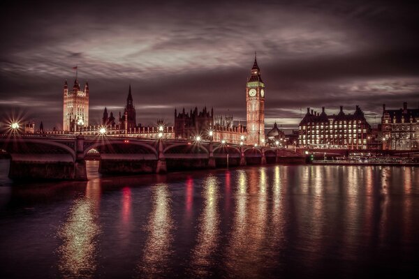 Ночные огни в Лондоне, вид на Биг-Бэн