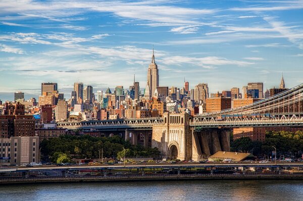 Die große Brooklyn Bridge in Manhattan
